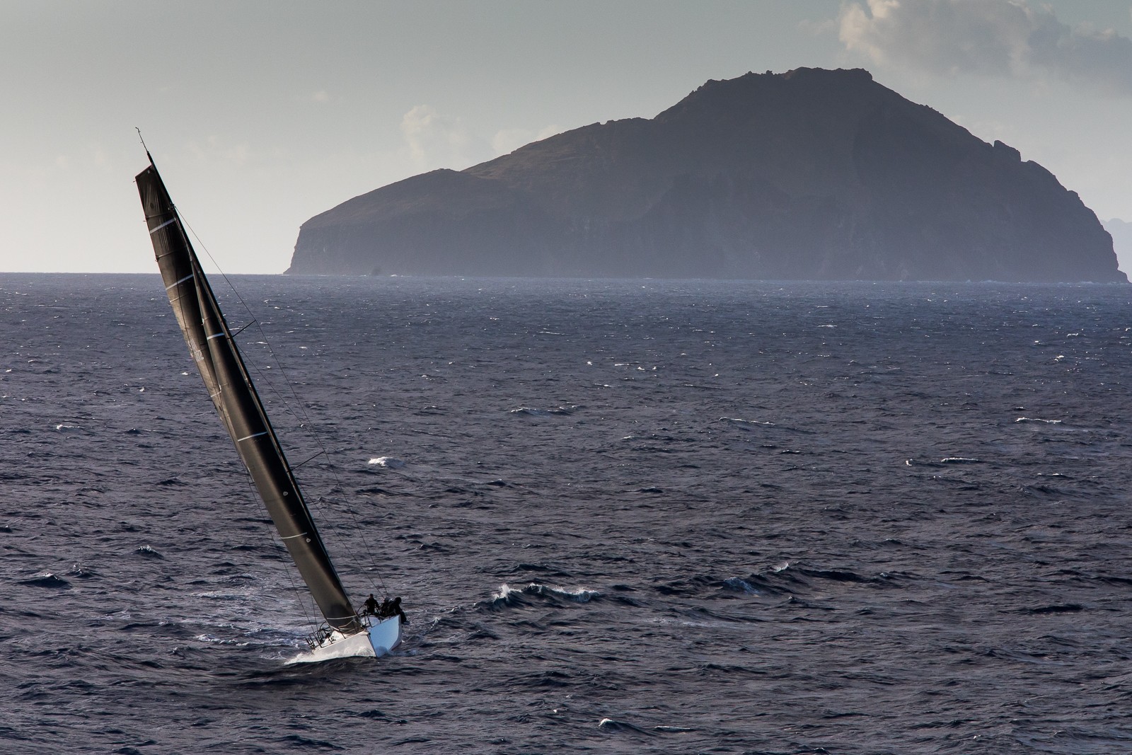 The 600nm RORC Caribbean 600 has a racecourse like no other, with a myriad of manoeuvres around 11 Caribbean islands © Arthur Daniel/RORC