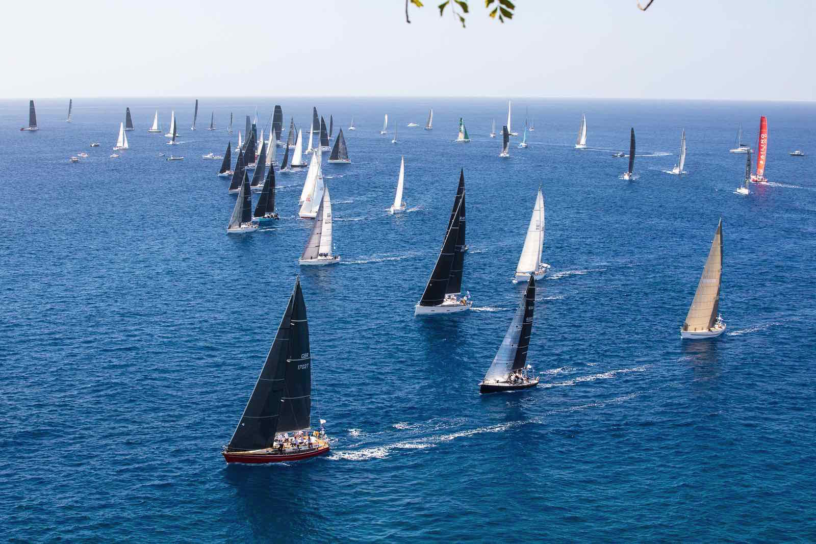 Scarlet Oyster leads the IRC Two fleet at the start of the RORC Caribbean 600 © RORC/Arthur Daniel
